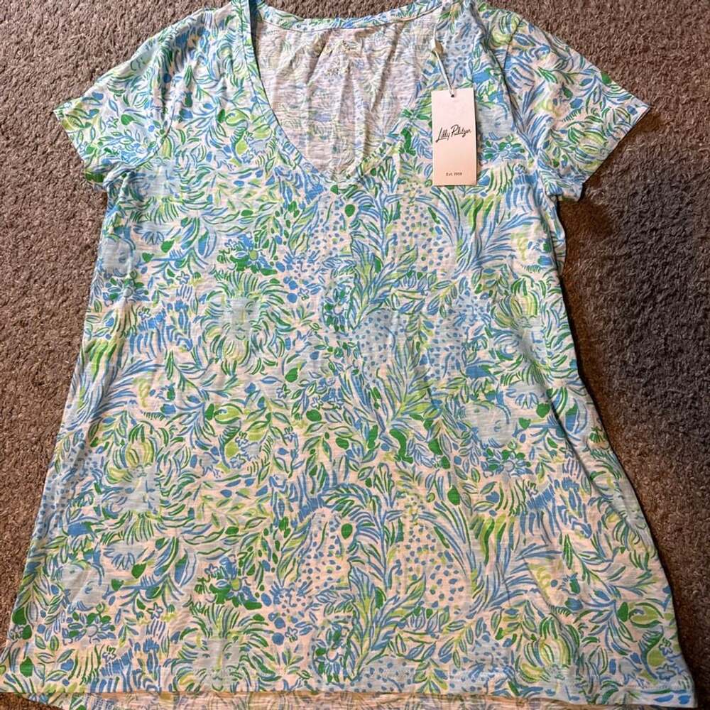 Lilly Pulitzer Etta V-Neck T-Shirt Dandy Lions Blue Green S New with Tags